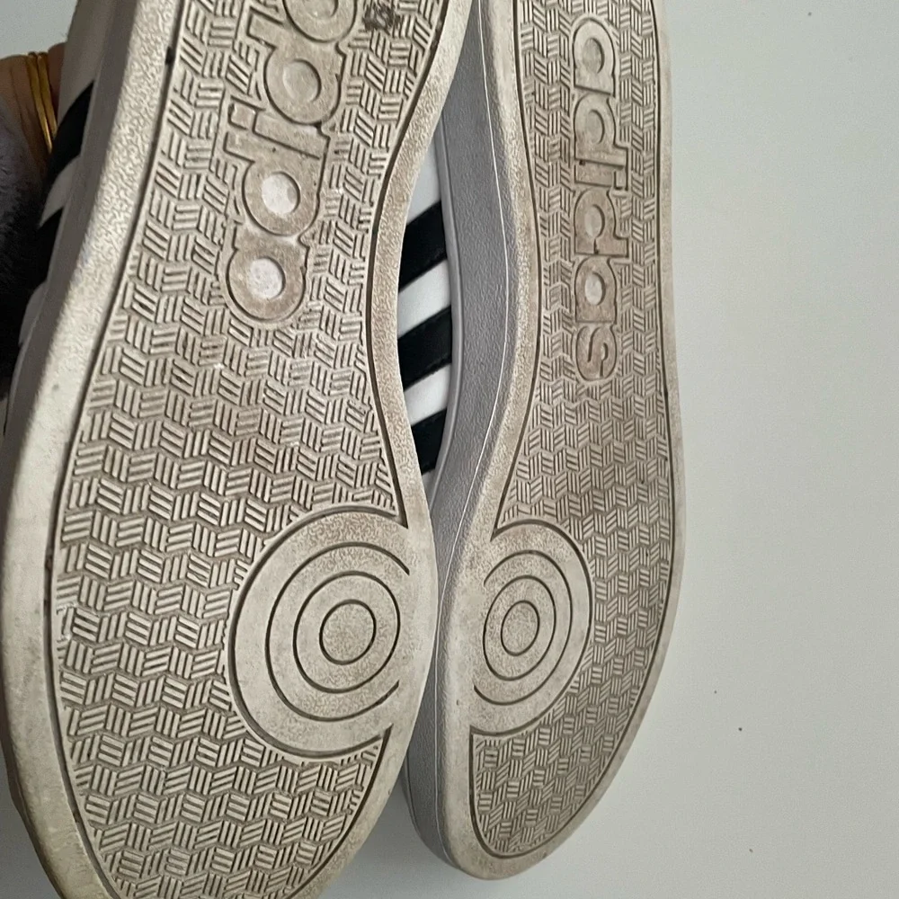 adidas classic sneakers